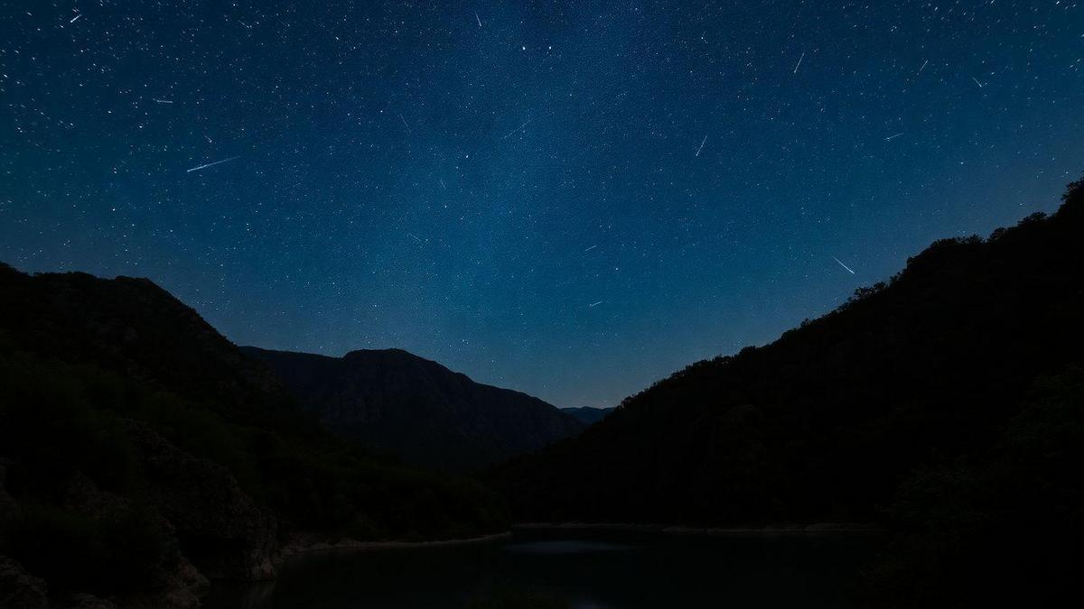 Introdução aos Meteoros e sua Relação com as Chuvas Espetaculares